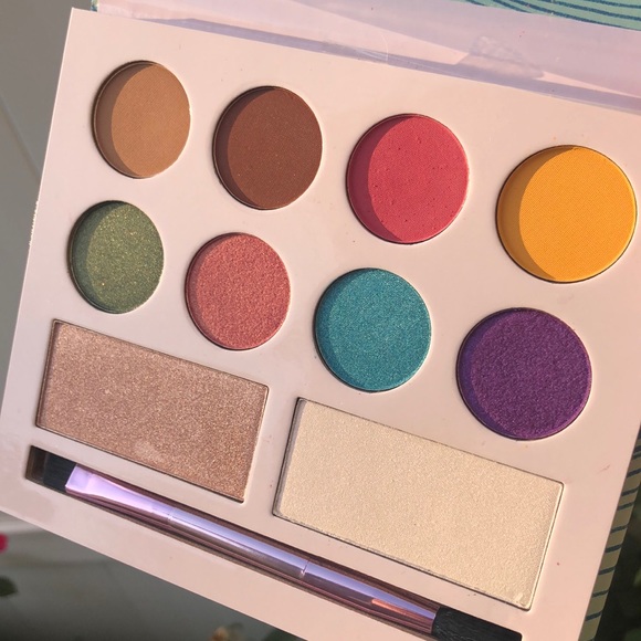 New LAURA MAKEUP LABS - Eyeshadow Palette & Brush - Picture 3 of 15